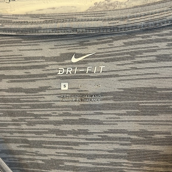 Nike Dri Fit Women’s Shirt V-Neck Short Sleeve Tee Heathered Gray Swoosh Size Sm - Picture 5 of 6